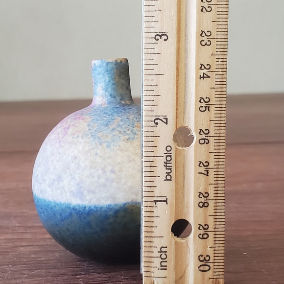 Studio Pottery Vase Pretty Little Vase - Picture 9 of 10